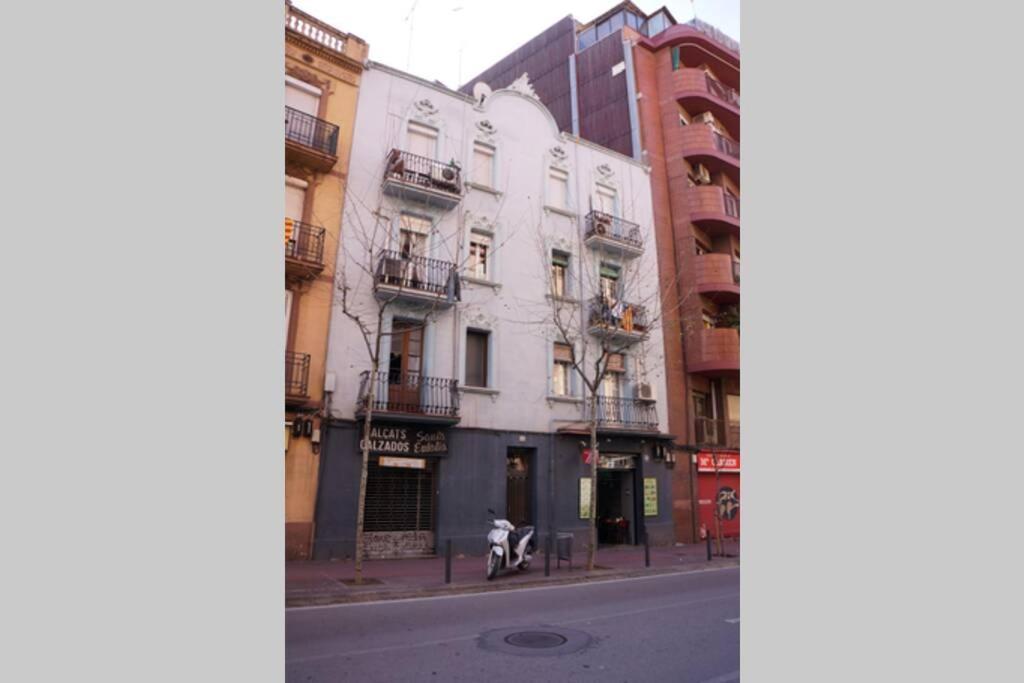 Barcelona Industrial Style Apartment L'Hospitalet de Llobregat Exterior photo