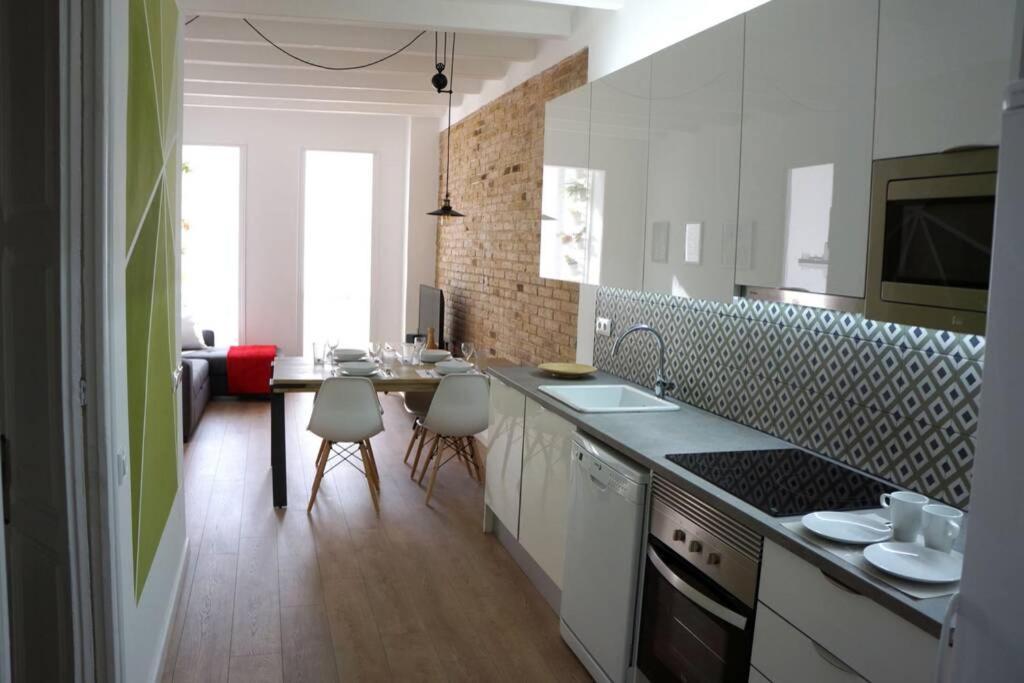 Barcelona Industrial Style Apartment L'Hospitalet de Llobregat Exterior photo